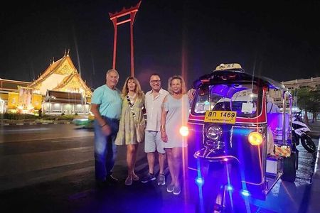 Explore Bangkok at night by Tuk Tuk with Chinatown visit