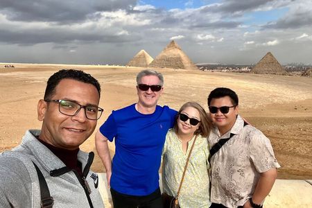 Full Day Tour Giza Pyramids, Sphinx, Egyptian Museum and Khan El Khalili Bazaar