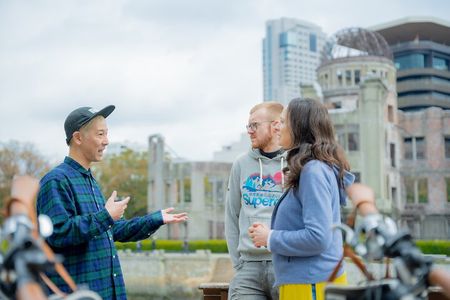 Hiroshima 3hr Peace Cycling Tour with Local Guide