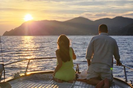 Cinque Terre Boat Tour : Swim, Snacks & Prosecco