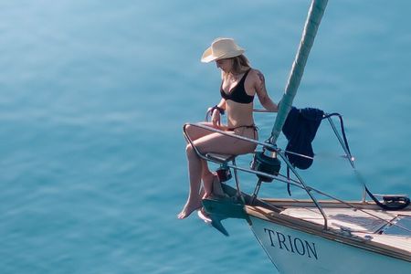 Private Half Day Morning Cruise of Milos and Kleftiko