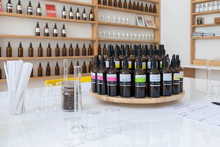 Perfume creation workshop in Bordeaux Center