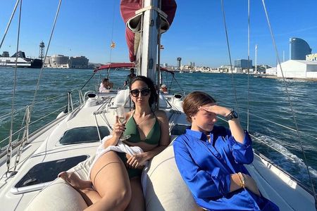 2-Hours Barcelona Sunset Sailing Tour
