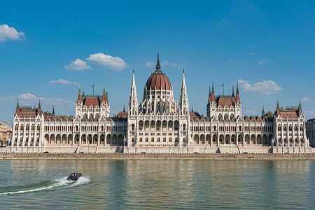 2,5 Hours Walking Tour in Budapest (4 hours with Heroe's square)