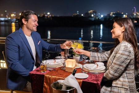 2 Hour Dinner Cruise in Marina with Luxury Private Transfers