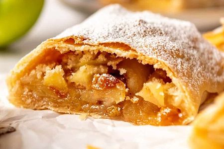 Historical tour with traditional culinary history