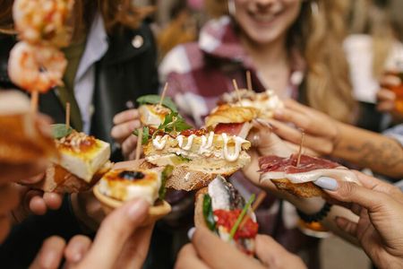 Barcelona: Guided Food Walking Tour with Tapas and Wine