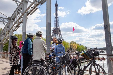Paris Small Group Bike Tour of Iconic Sights Along the Seine