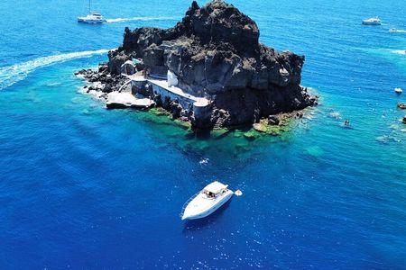 Private all included yacht Tour in Santorini