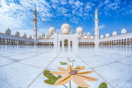 From Dubai: Abu Dhabi Fullday Tour with Mosque, Palace & Heritage