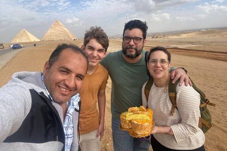Quick Cairo Layover to Giza Pyramids, Museum, Bazaar from Airport