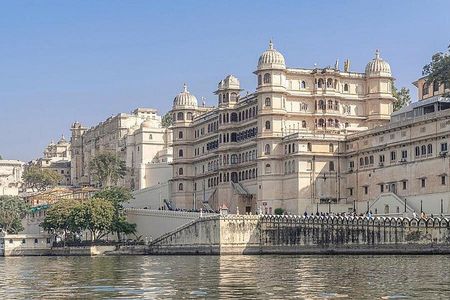 Explore Udaipur: A Full-Day Private City Tour