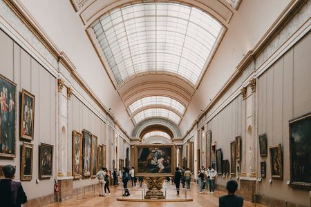 Louvre Art and Mysteries: Guided Experience for 6-people Max