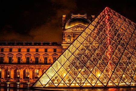 Paris: Night at the Louvre 6-people Max Guided Experience 