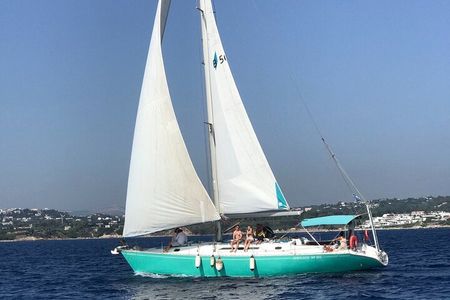 Private Full-Day Cruise in Greece with Lunch and Drinks