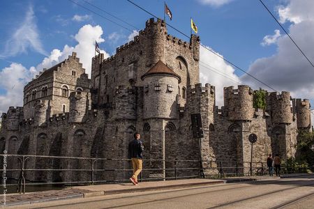 Brussels: Tour Bruges & Ghent with Cruise + Chocolate visit