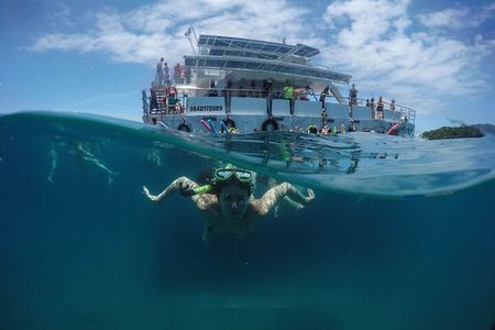 Full Day in Búzios with Catamaran Tour and Lunch