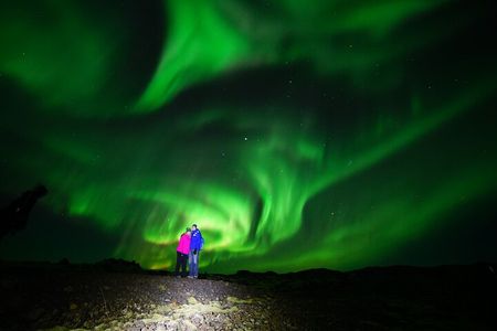 Northern Lights Minibus Tour with Hot Cocoa, Blankets & Photos