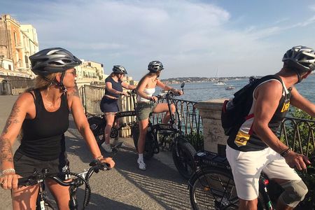 E-Bike tour in Syracuse with rich aperitif at sunset 