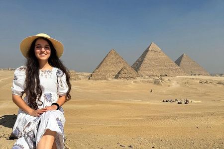 Private Tour To Giza Pyramids, Museum, Old Cairo & Grand Bazaar.