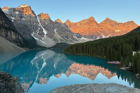 Moraine Lake and Lake Louise Sunrise Tour from Banff
