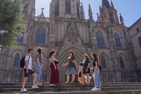Barcelona Highlights Guided Tour with Monjuic Cable Car 