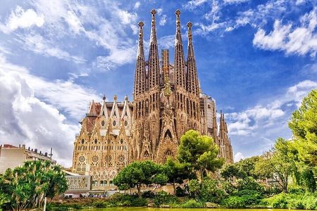  Sagrada Familia Guided Tour