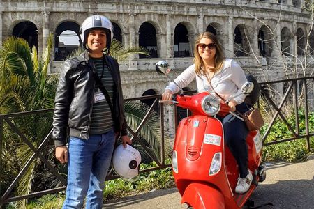 Rome by Vespa – Vespa Tour with Local Guide Francesco