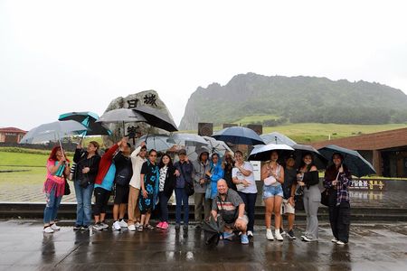 Jeju bus tour with professional English guide for cruise customer