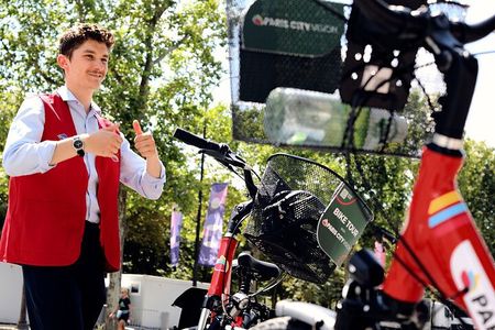 Paris City Highlights Guided Bike Tour