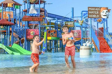 Hurghada: Makadi Water World with Lunch & Transfers