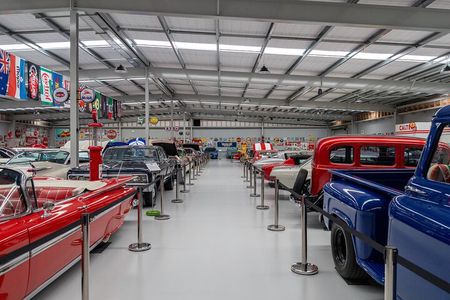 Craft beers & car museum - Half Day Tour incl beverage samples