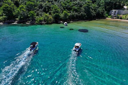 Private Boat Tour with 2 Stops Snorkeling and Wine