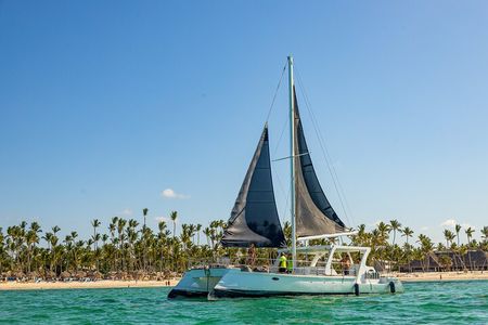 Private Catamaran Sailing Brunch