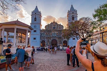 Walking tour through the Hidden treasures and gems of Casco Viejo