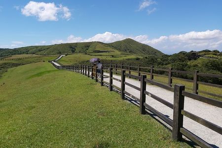 Small-Group: Beitou and Yangmingshan Day Tour from Taipei
