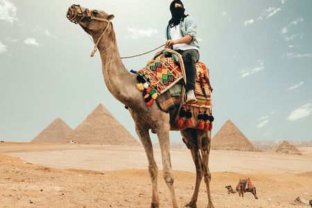 Cairo private 8 hours tour pyramids, Egyptian museum & bazaar 