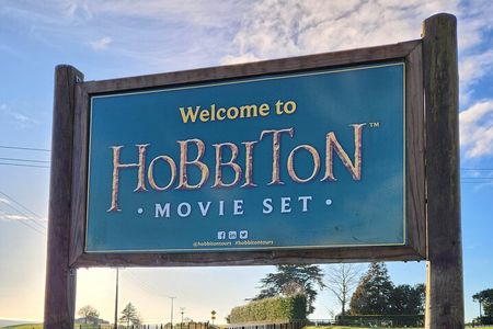 Private Hobbiton & Waitomo glowworm cave Day Trip from Auckland
