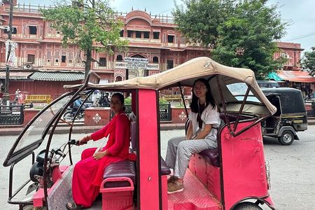 Jaipur Half-Day Heritage Tour by Women-Driven E-Rickshaw