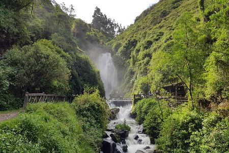 Private Otavalo Market & Peguche Waterfall Tour from Quito