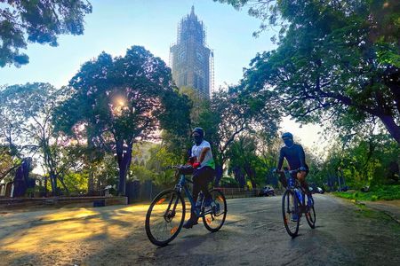 Mumbai City Sightseeing Guided Tour on a Bicycle