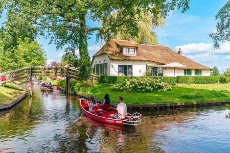 Giethoorn Day Trip from Amsterdam with Boat Trip
