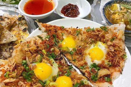 Danang Food Tour With Local Students