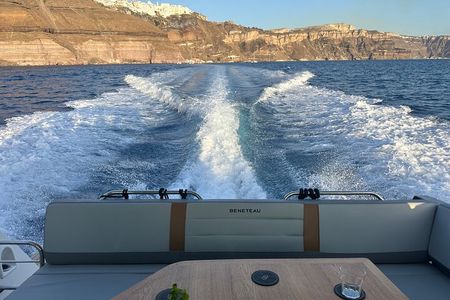 Private Caldera Cruise with Motor Yacht in Santorini