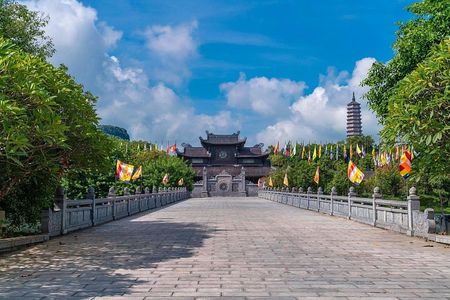 Ninh Binh: Discover Bai Dinh Pagoda, Mua Cave, Trang An Boat Trip