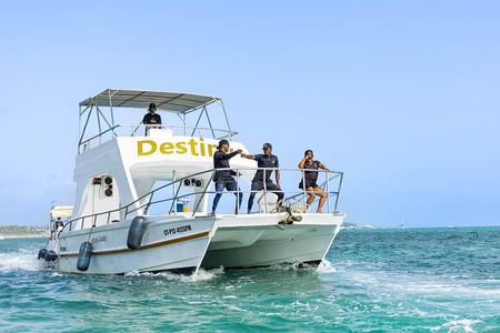 Punta Cana Boat Cruise and Snorkeling with Open Bar