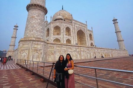 From Delhi: Taj Mahal, Agra Fort & Baby Taj Same Day Tour by Car