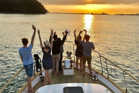 Sunset & Skyline Happy Hour Yacht Cruise