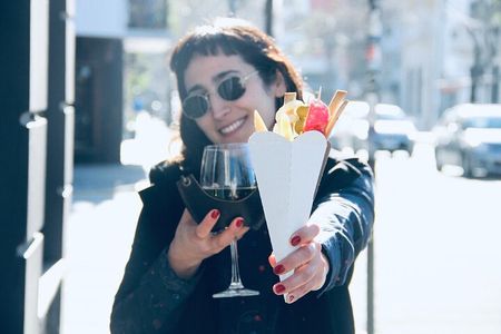 BA: Wine tour with 5 tasting stops in the heart of Palermo
