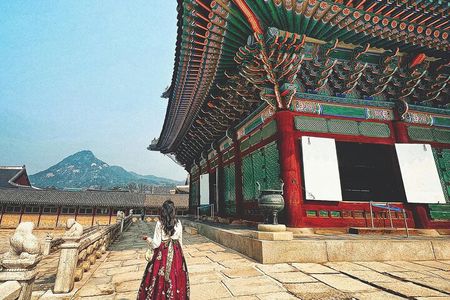 Hanbok in Palace and Traditional Dessert